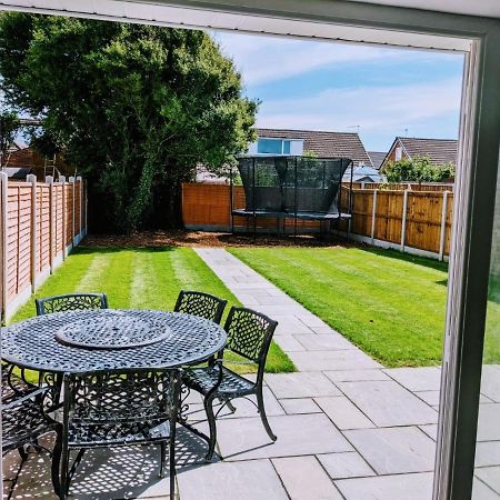 Lovely 3-Bed House In Lytham Saint Annes Lytham St. Annes Eksteriør bilde